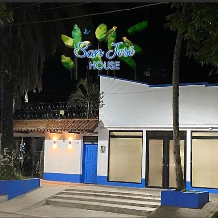 San Jose House Hotel Летисия Екстериор снимка